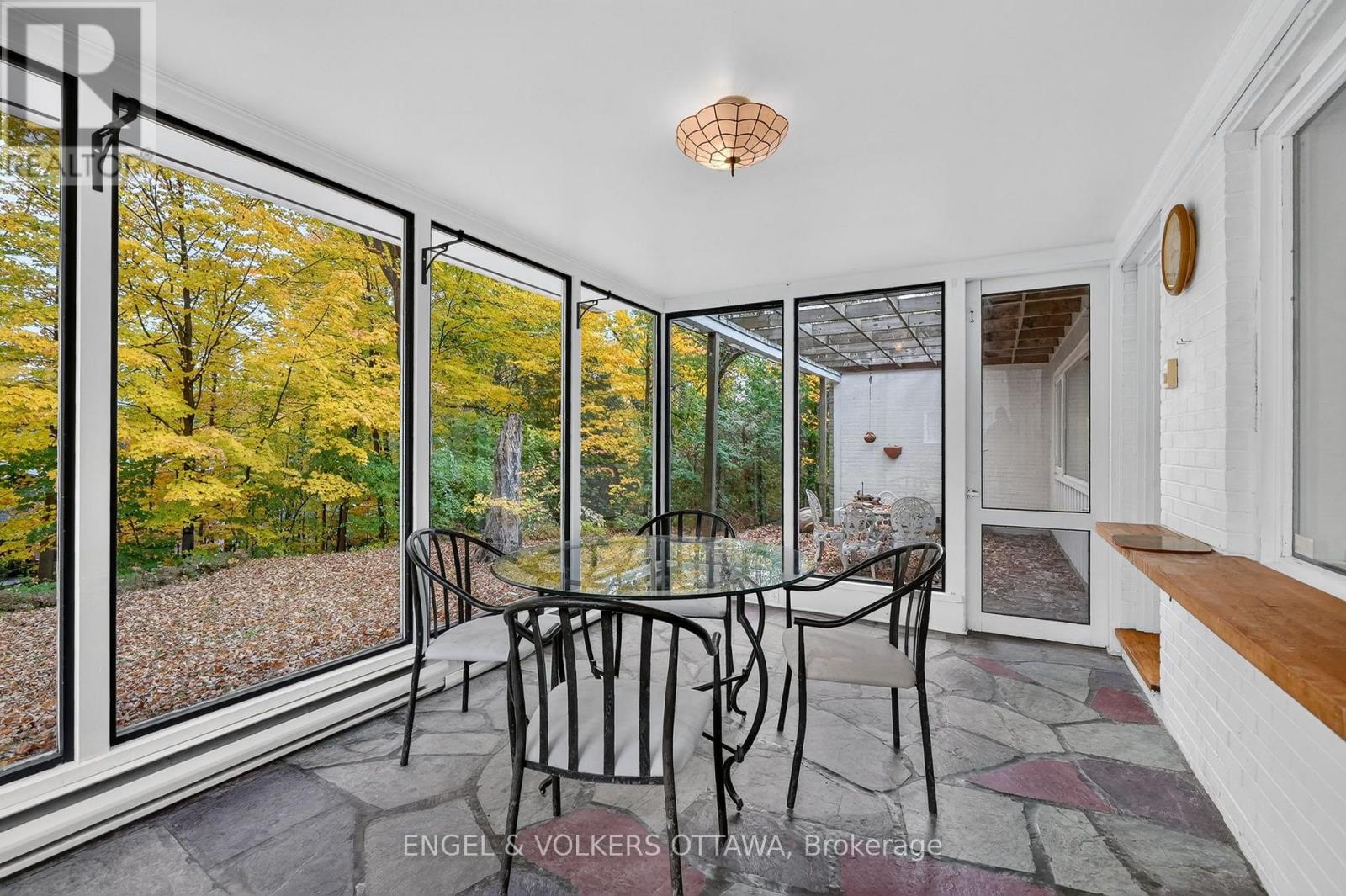 185 Lakeway Drive Property Photo 10