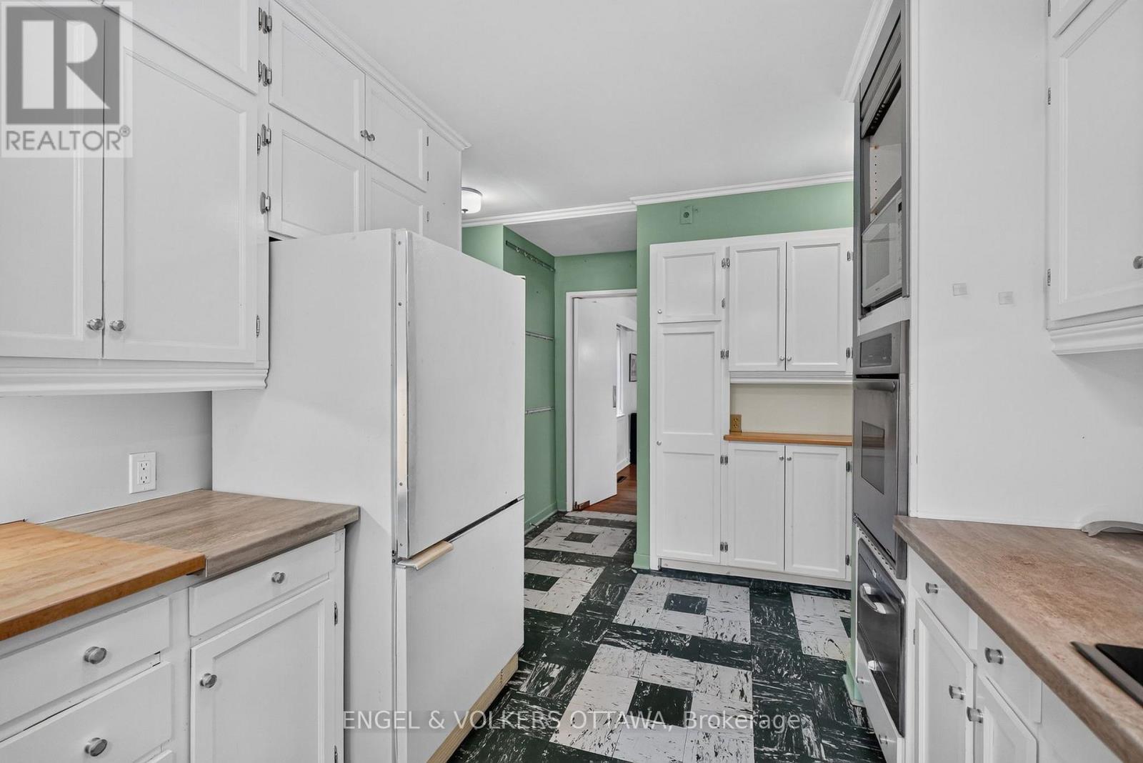 185 Lakeway Drive Property Photo 13