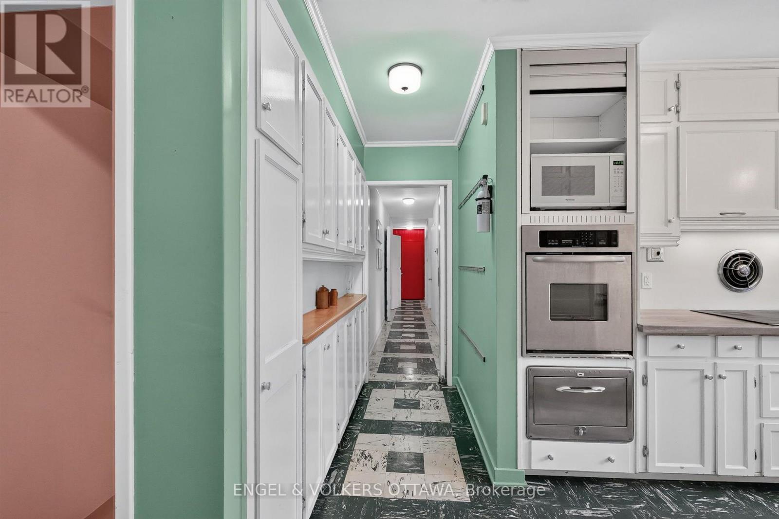 185 Lakeway Drive Property Photo 14