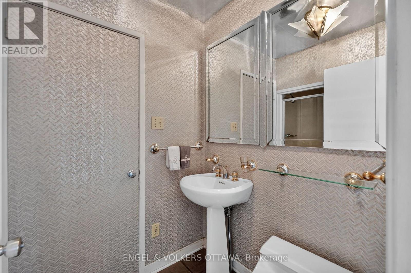 185 Lakeway Drive Property Photo 22