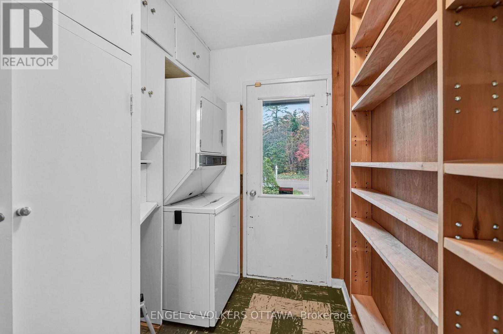 185 Lakeway Drive Property Photo 24