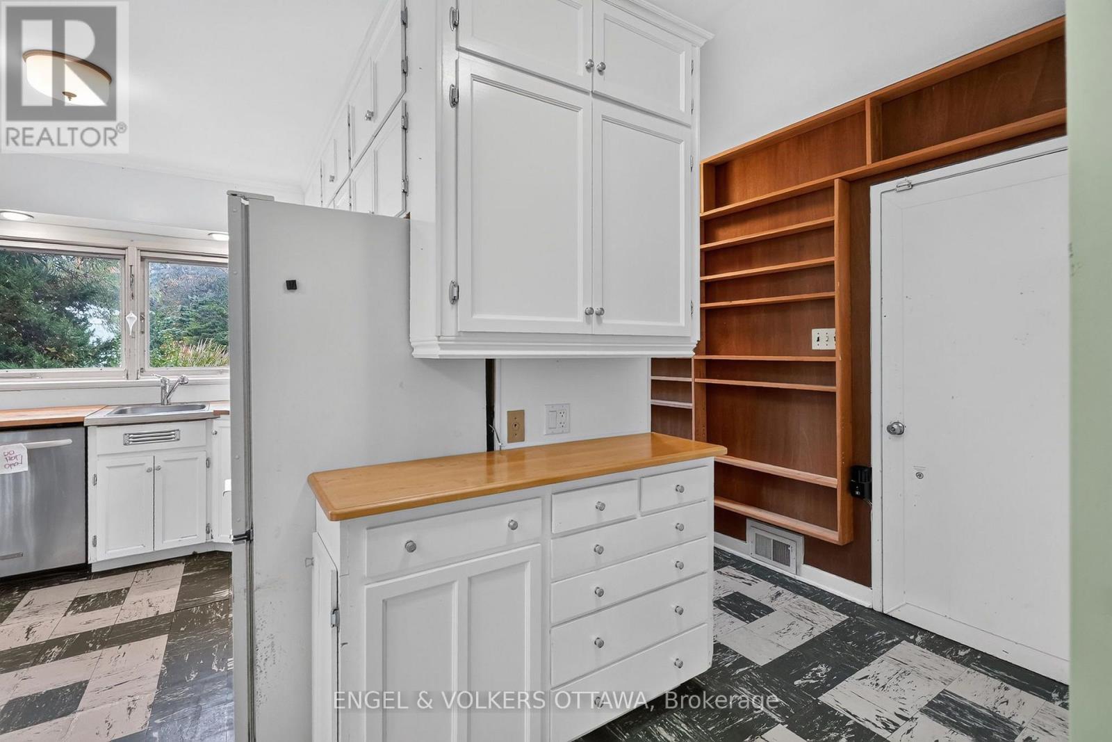 185 Lakeway Drive Property Photo 25