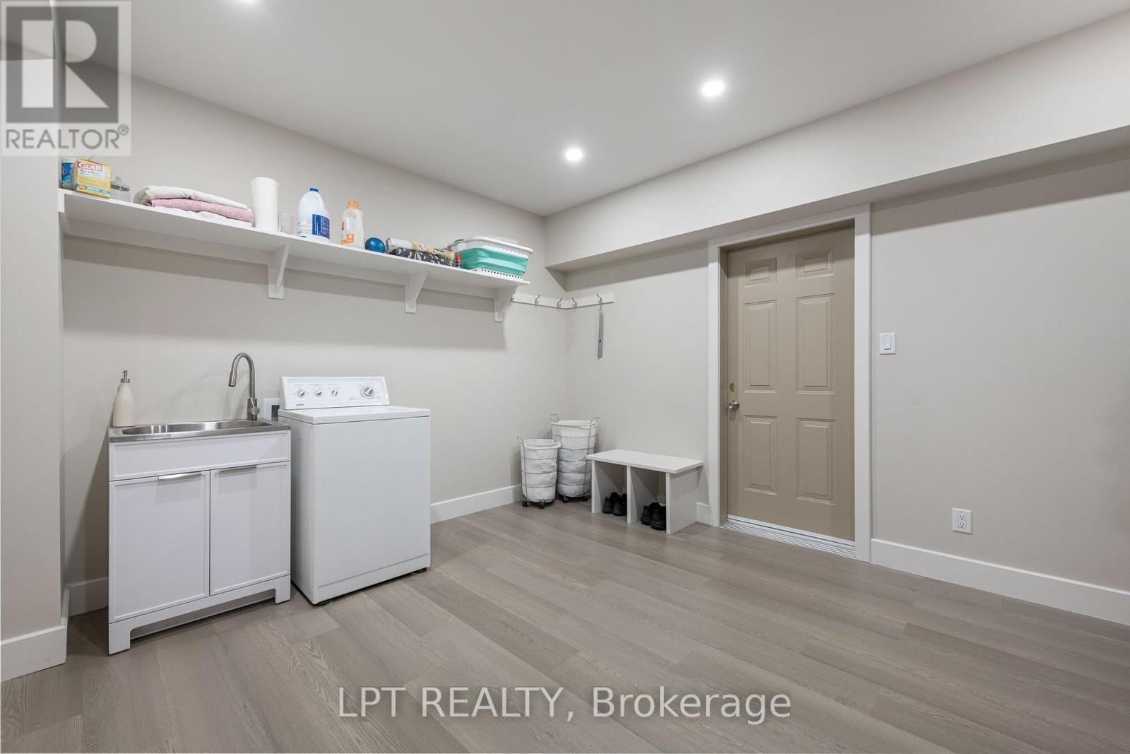 431 Lockmaster Crescent Property Photo 45