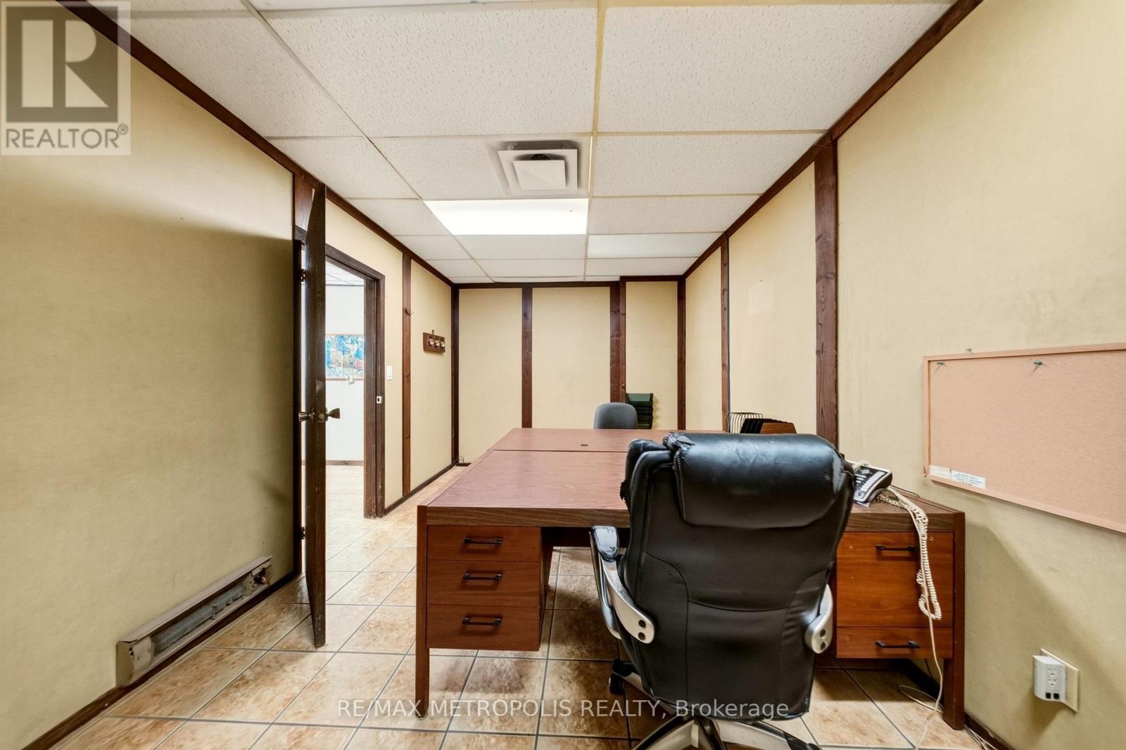 358-374 Shepherd Street W Property Photo 12