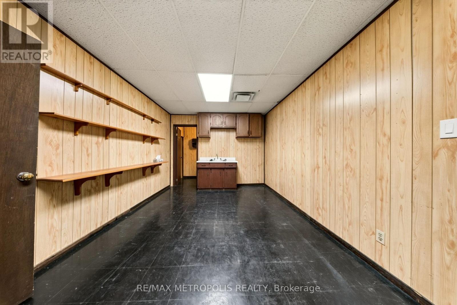 358-374 Shepherd Street W Property Photo 13