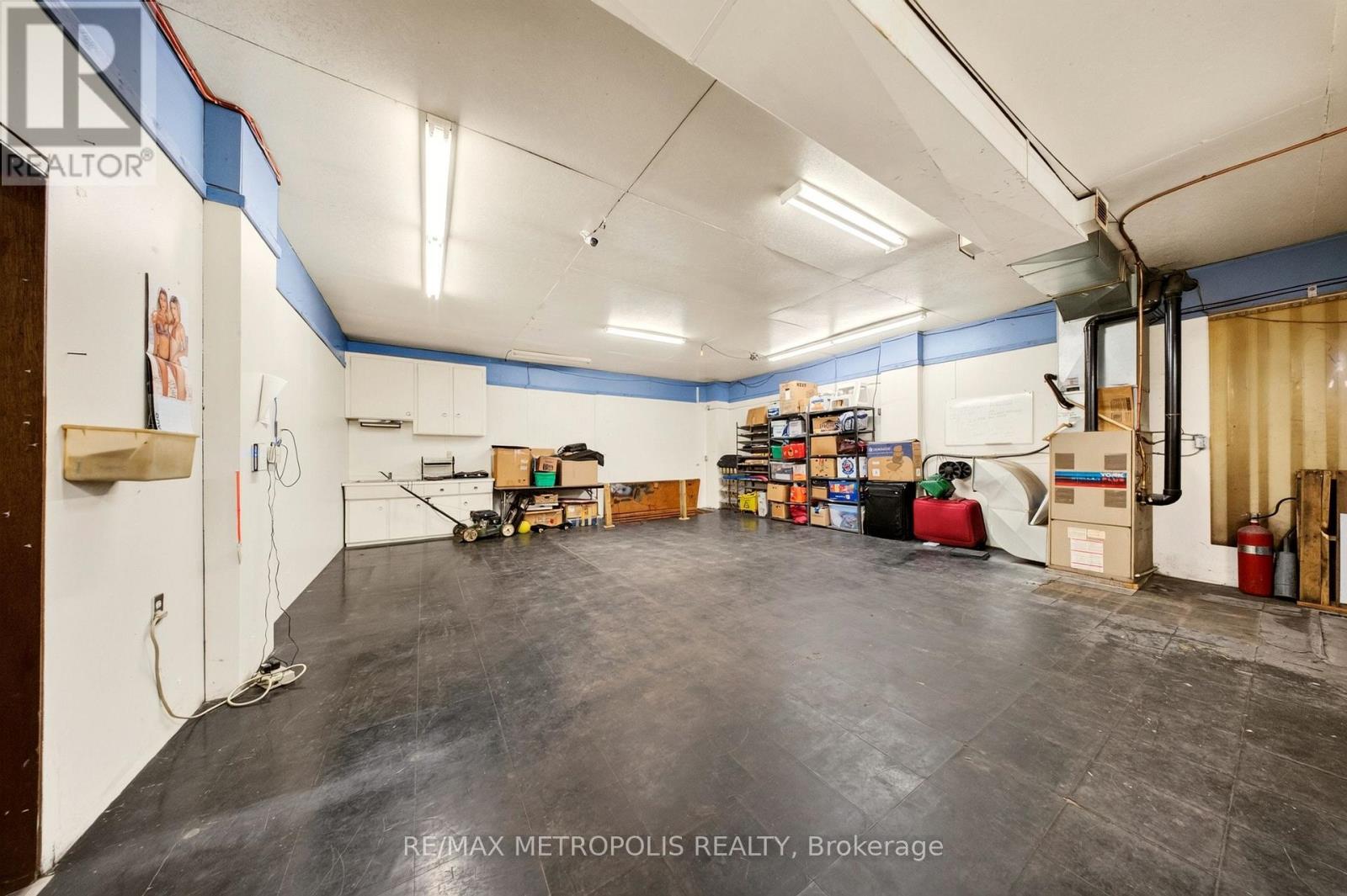 358-374 Shepherd Street W Property Photo 16