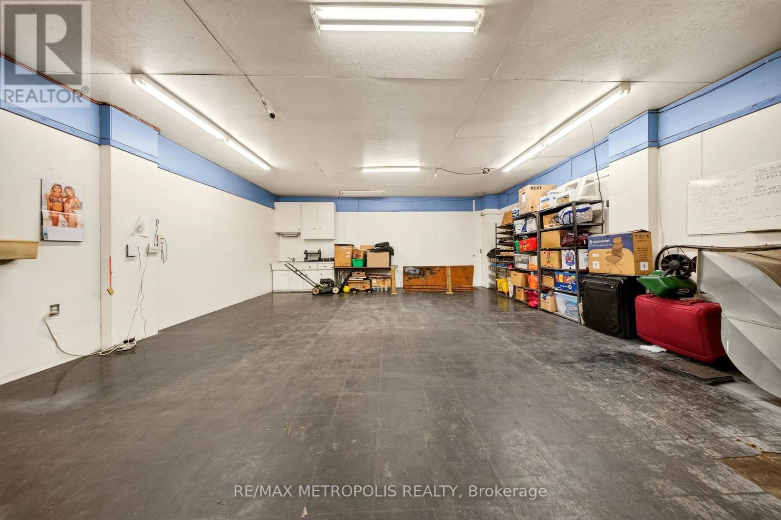 358-374 Shepherd Street W Property Photo 17