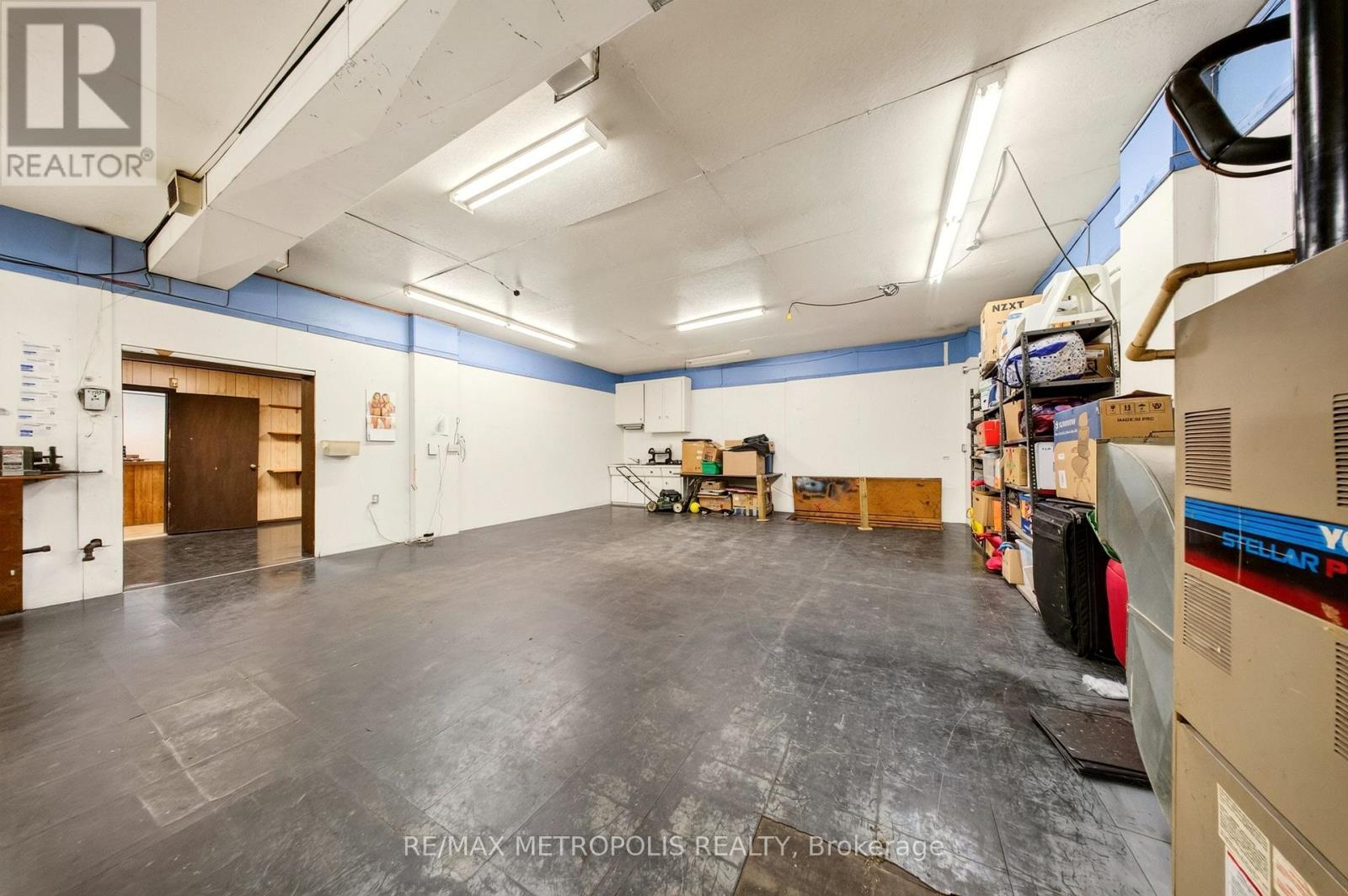 358-374 Shepherd Street W Property Photo 18