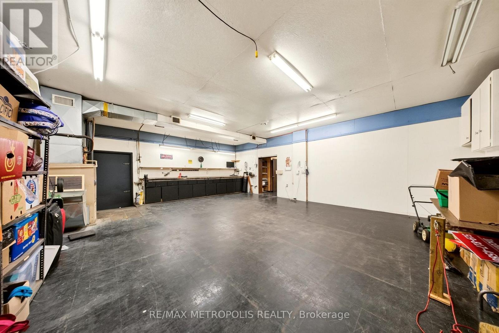 358-374 Shepherd Street W Property Photo 19