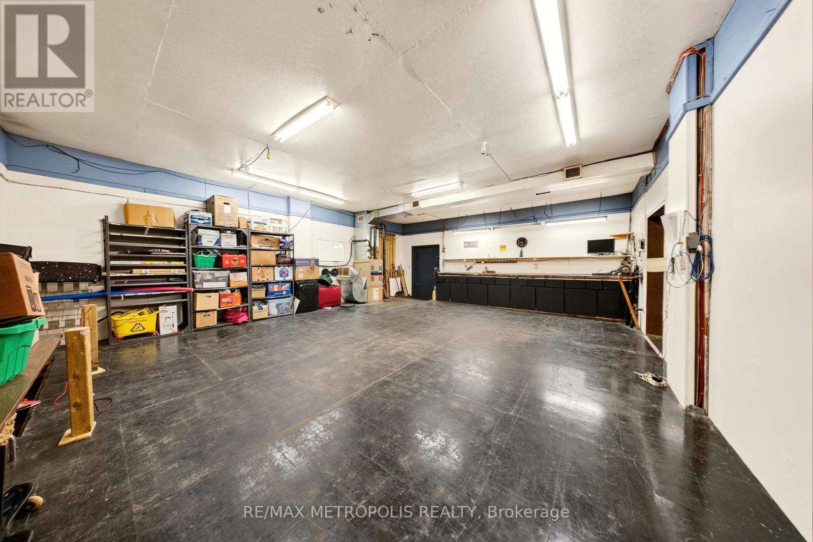 358-374 Shepherd Street W Property Photo 20