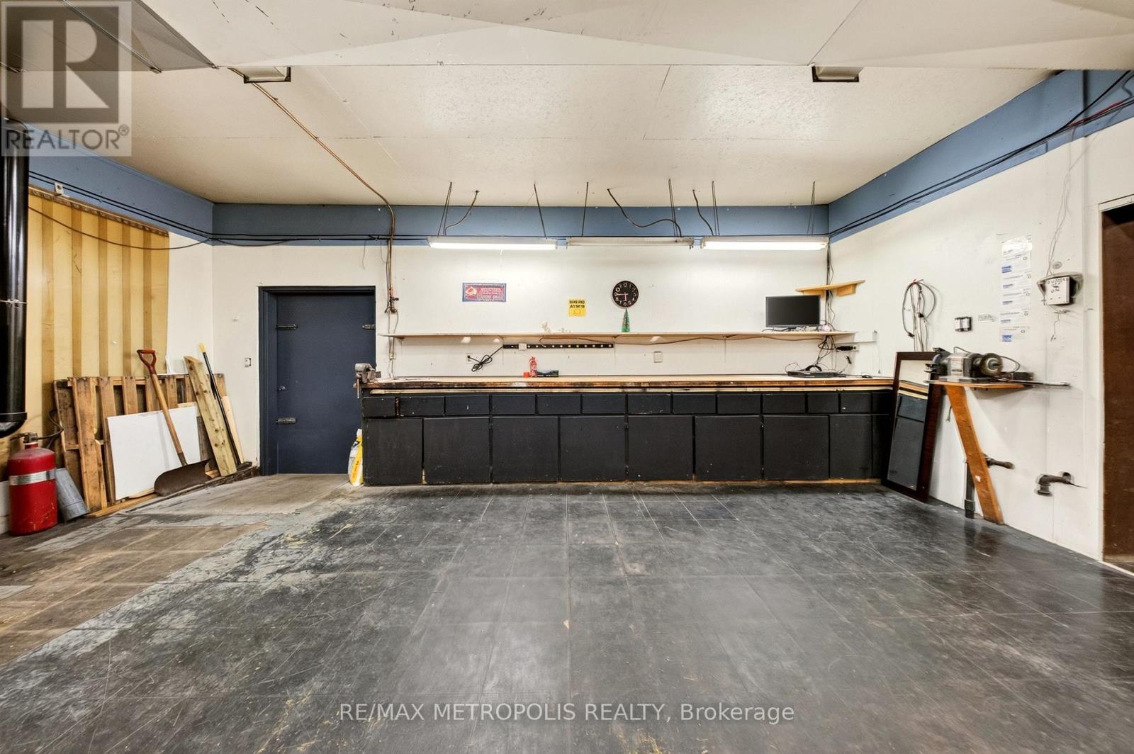 358-374 Shepherd Street W Property Photo 22