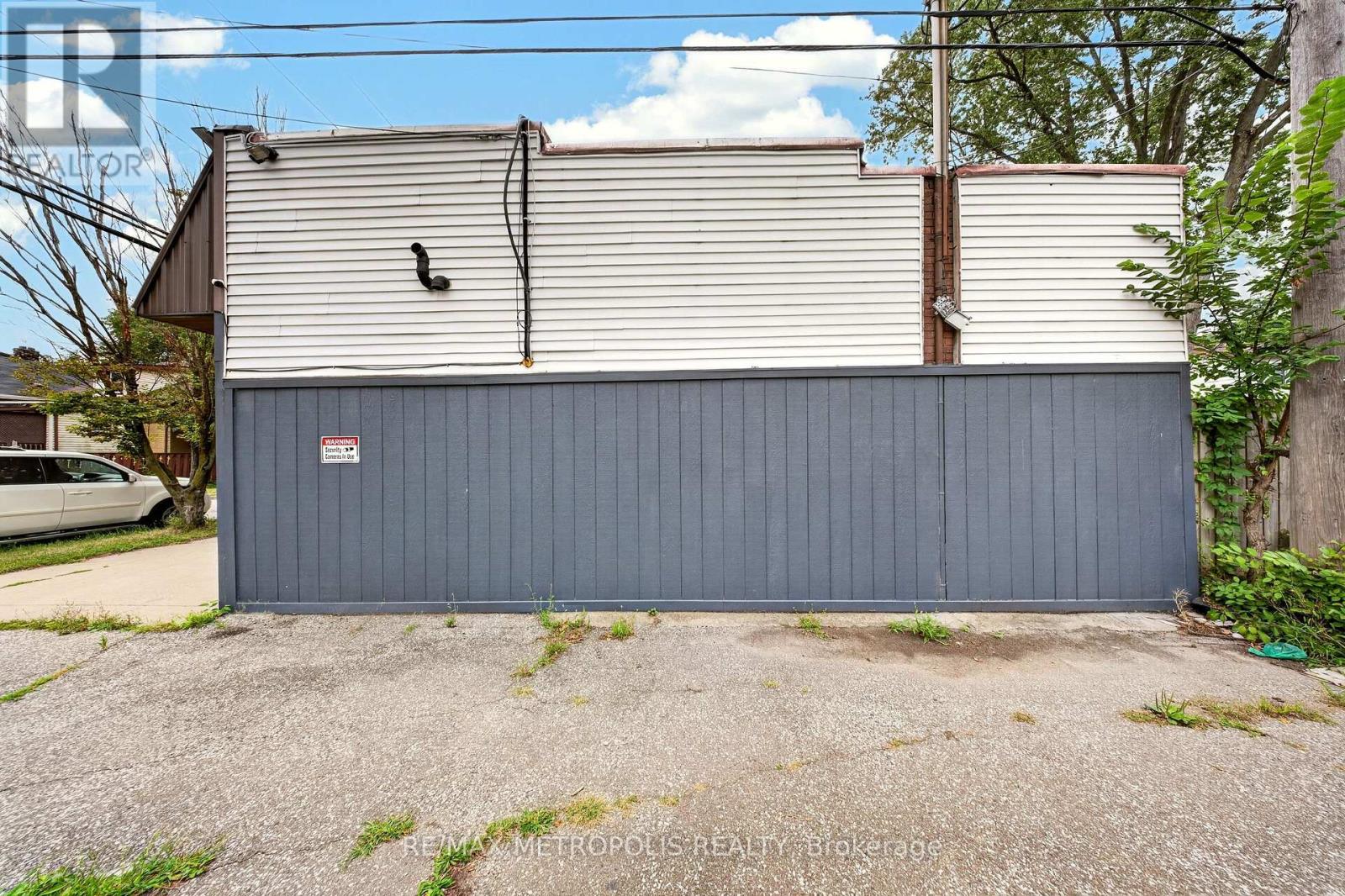 358-374 Shepherd Street W Property Photo 25