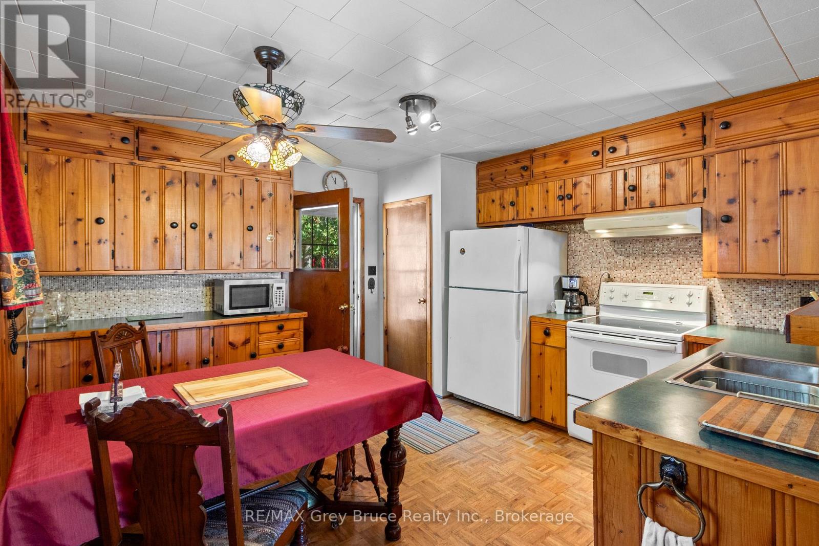 948 Dorcas Bay Road Property Photo 9