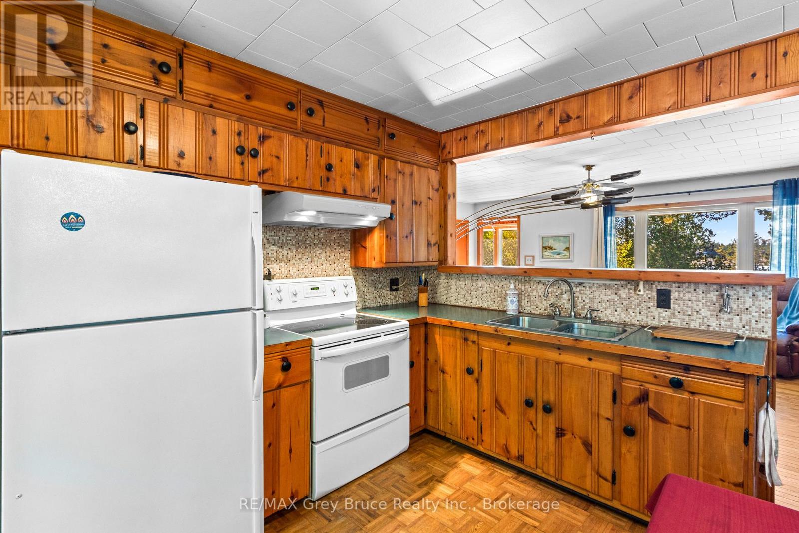 948 Dorcas Bay Road Property Photo 10