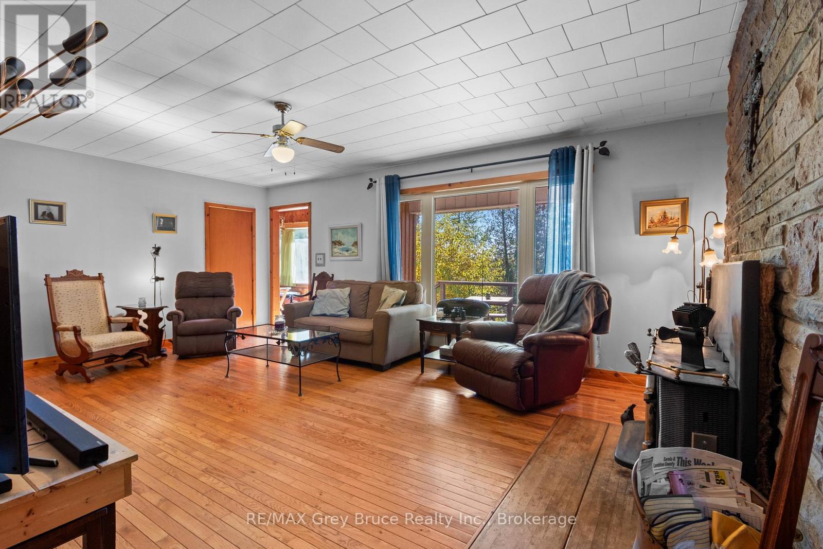 948 Dorcas Bay Road Property Photo 12