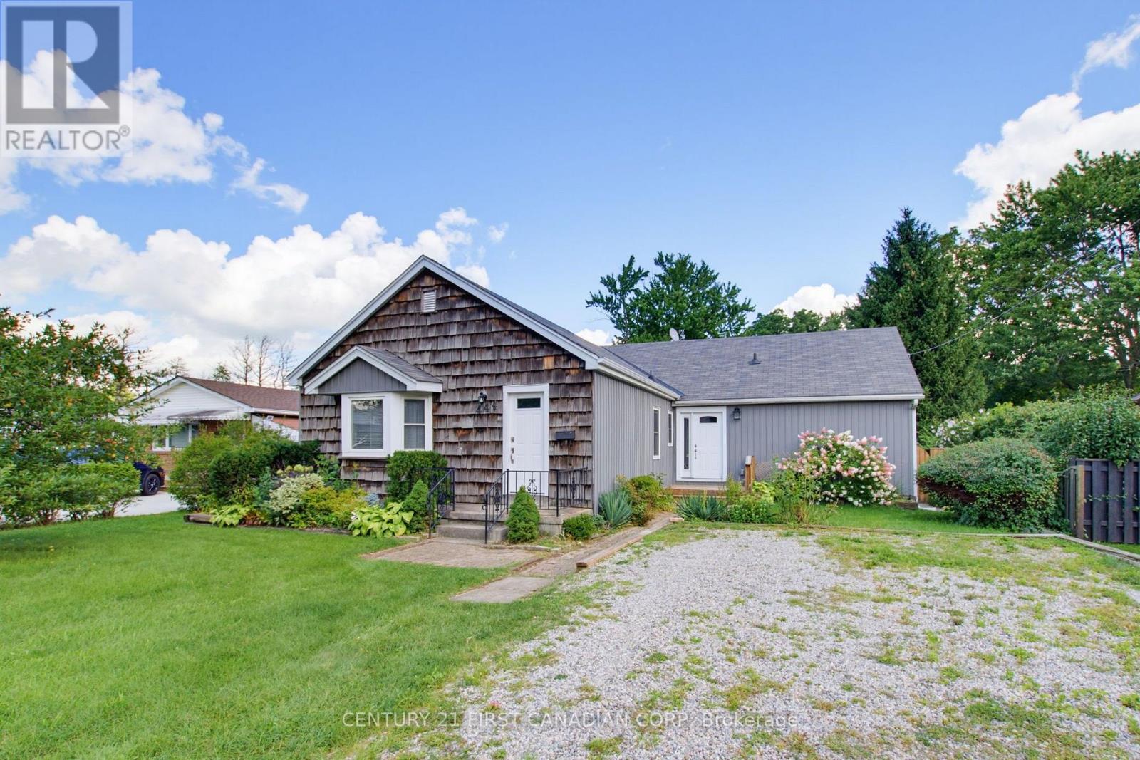 444 Forest Lawn Avenue Property Photo 2