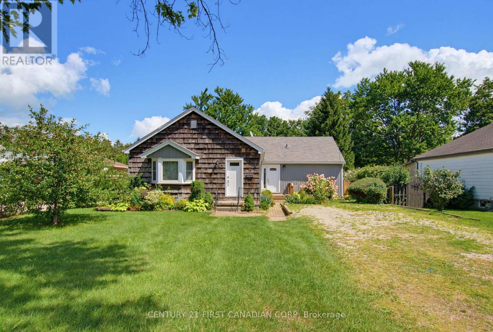 444 Forest Lawn Avenue Property Photo 3