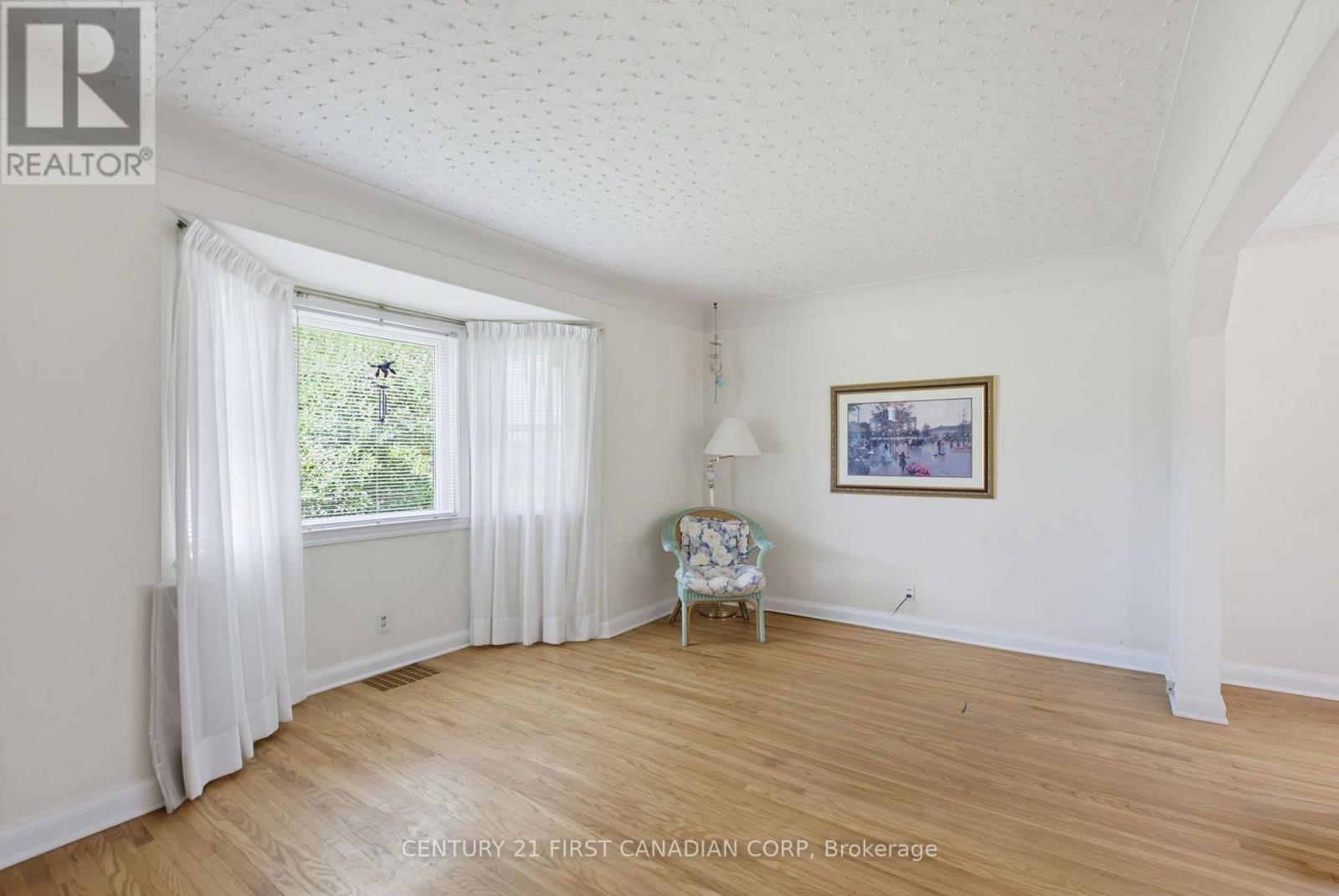 444 Forest Lawn Avenue Property Photo 6