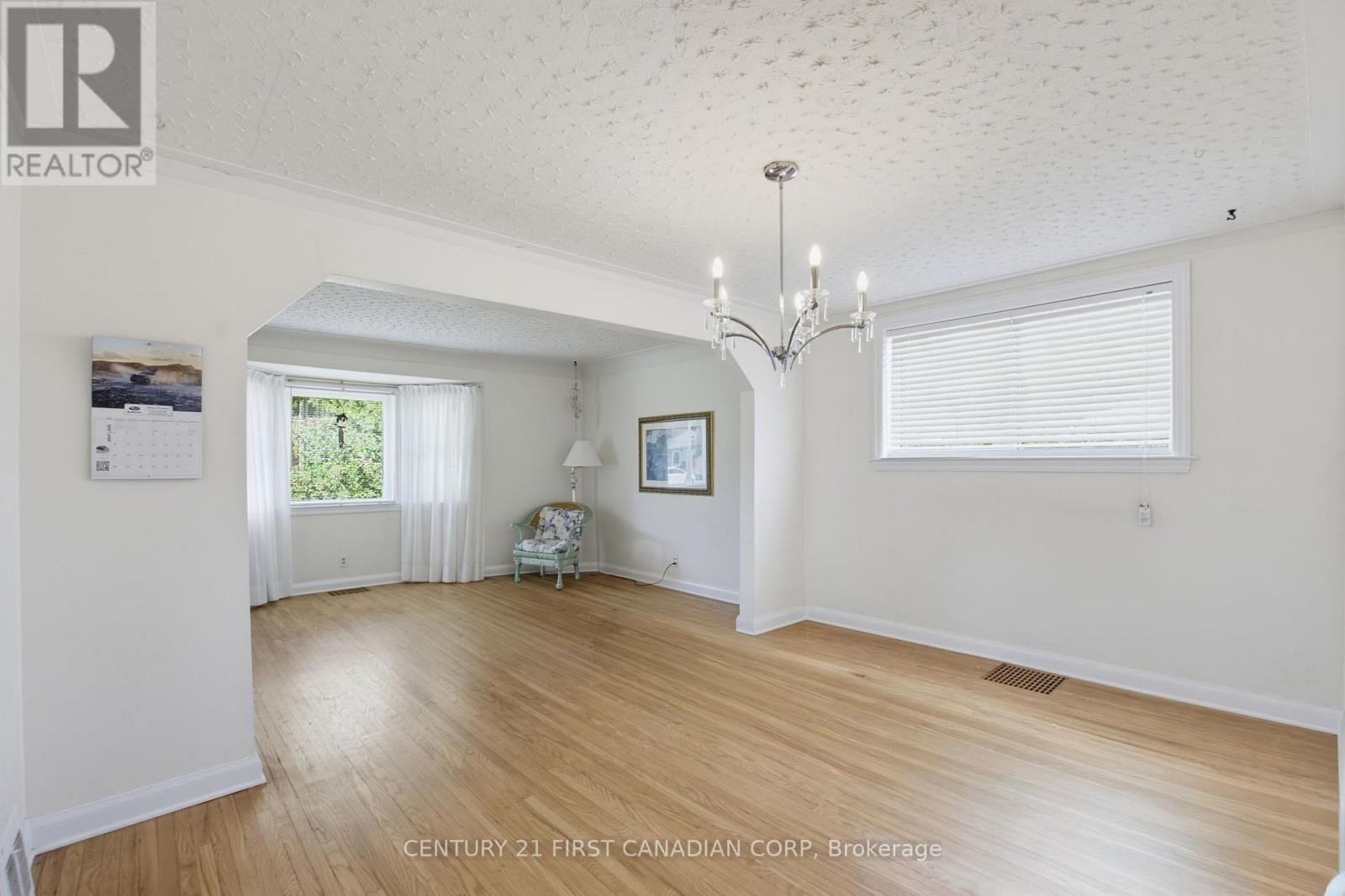 444 Forest Lawn Avenue Property Photo 9