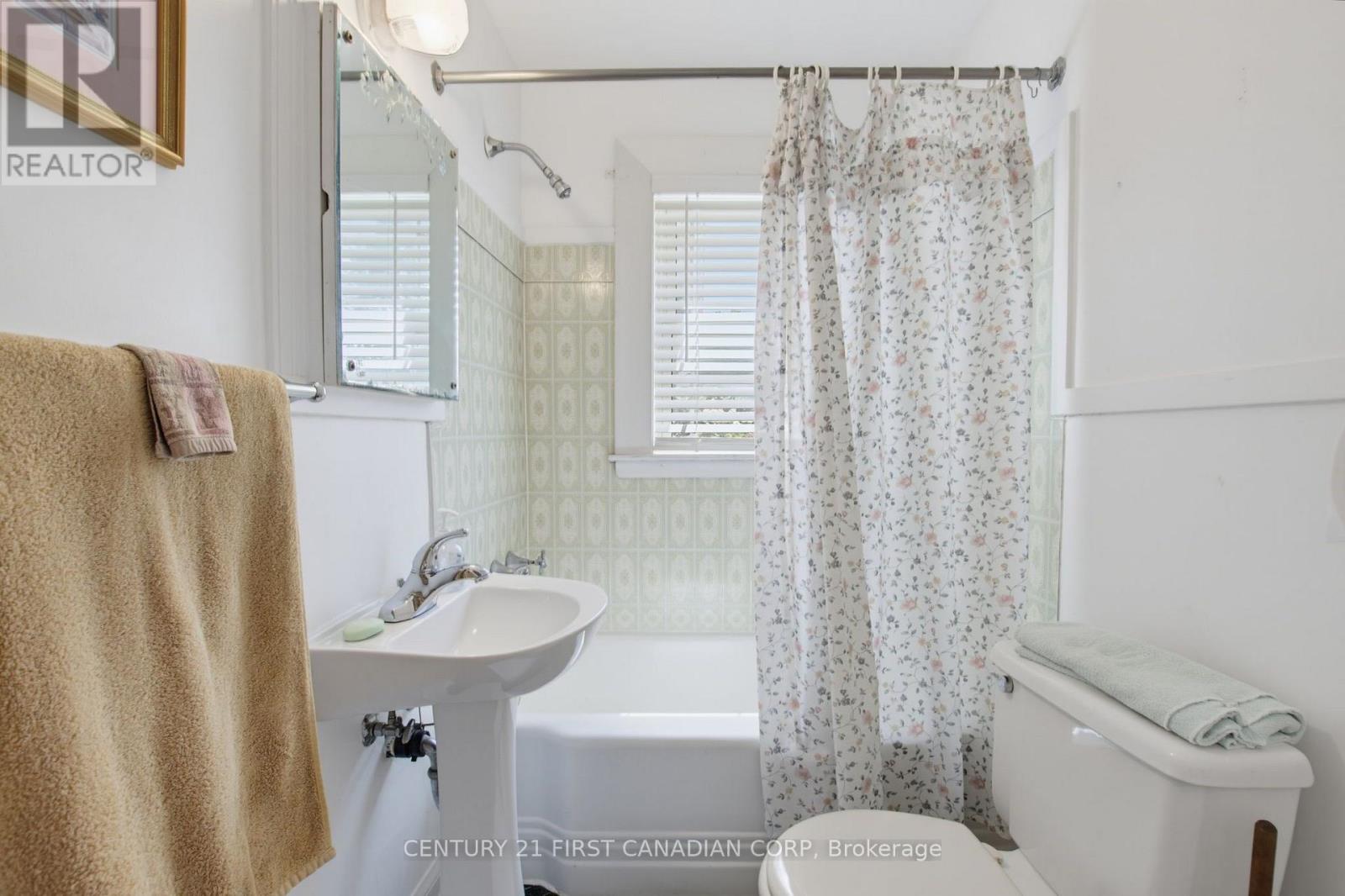 444 Forest Lawn Avenue Property Photo 11