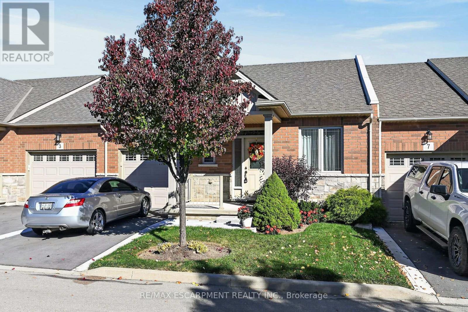 5 HILLGARTNER LANE Property Photo 1