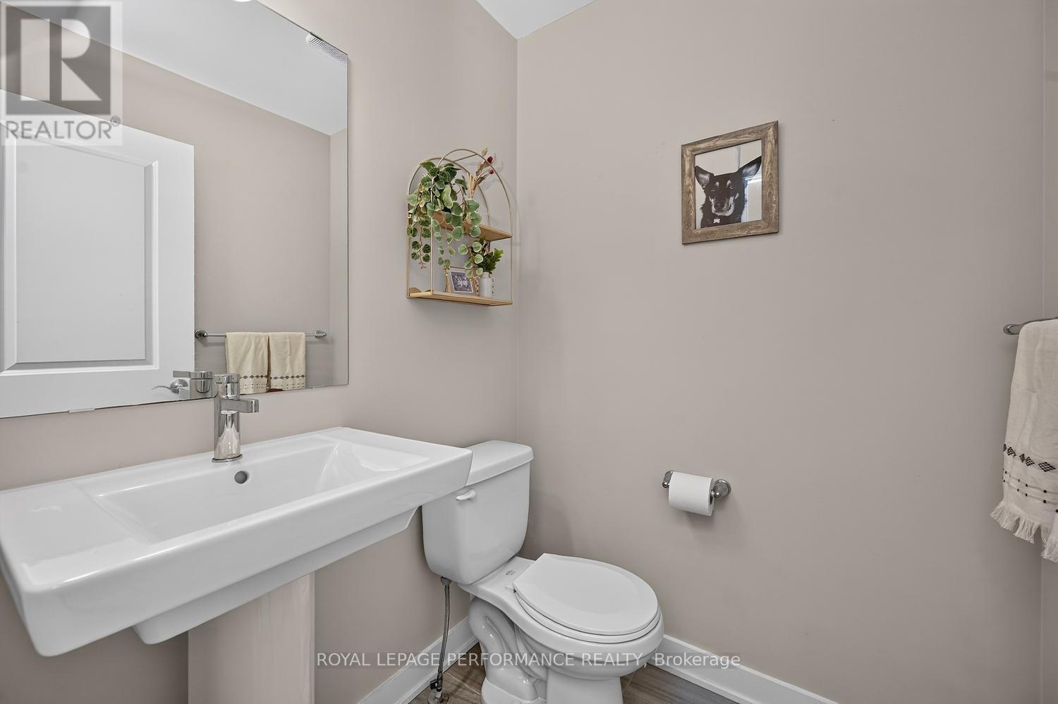1016 Kijik Crescent Property Photo 20