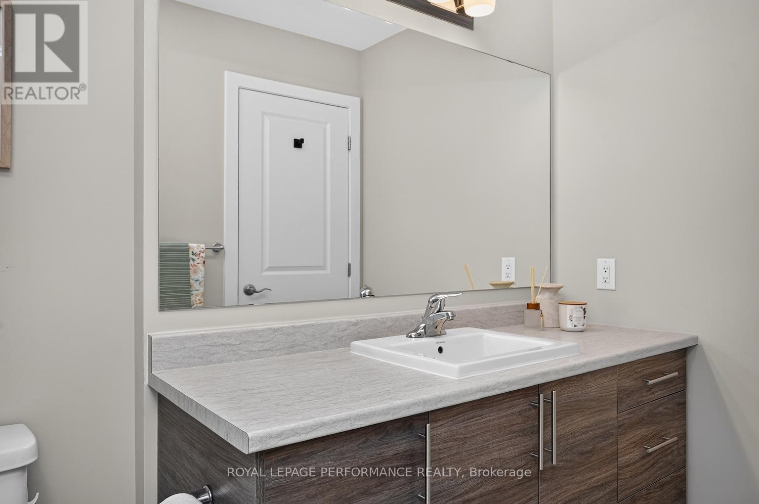 1016 Kijik Crescent Property Photo 24