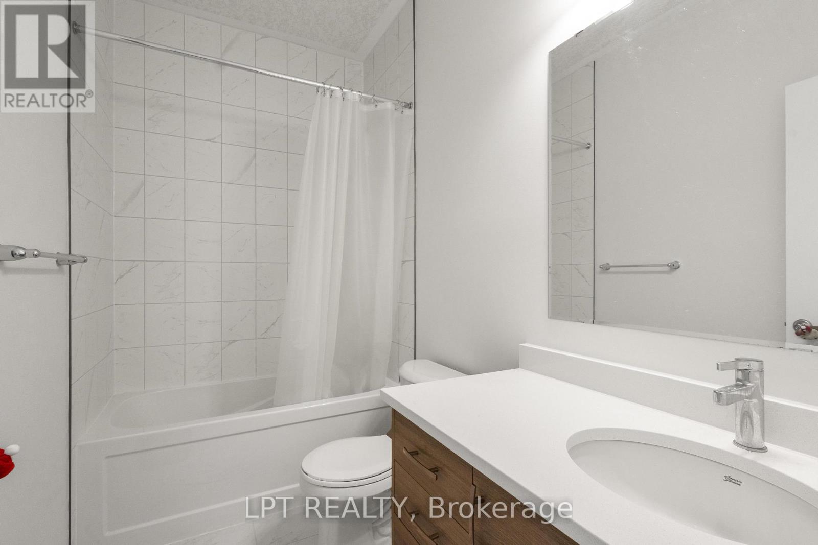 60 - 142 Foamflower Place Property Photo 16