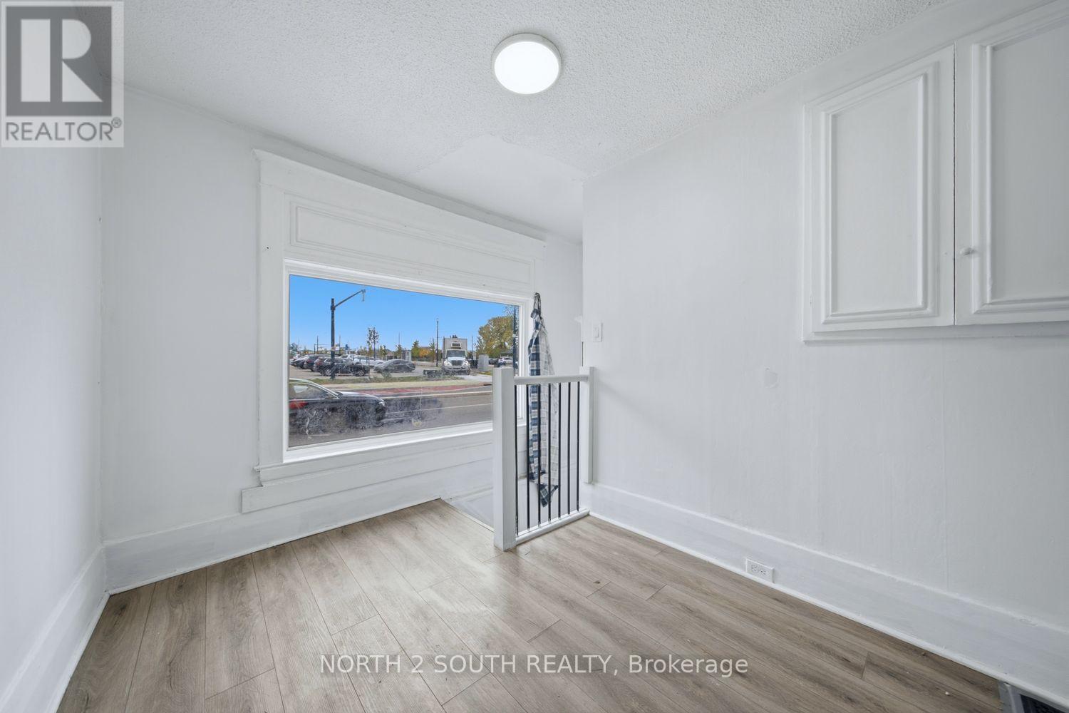 880 Dundas Street E Property Photo 5