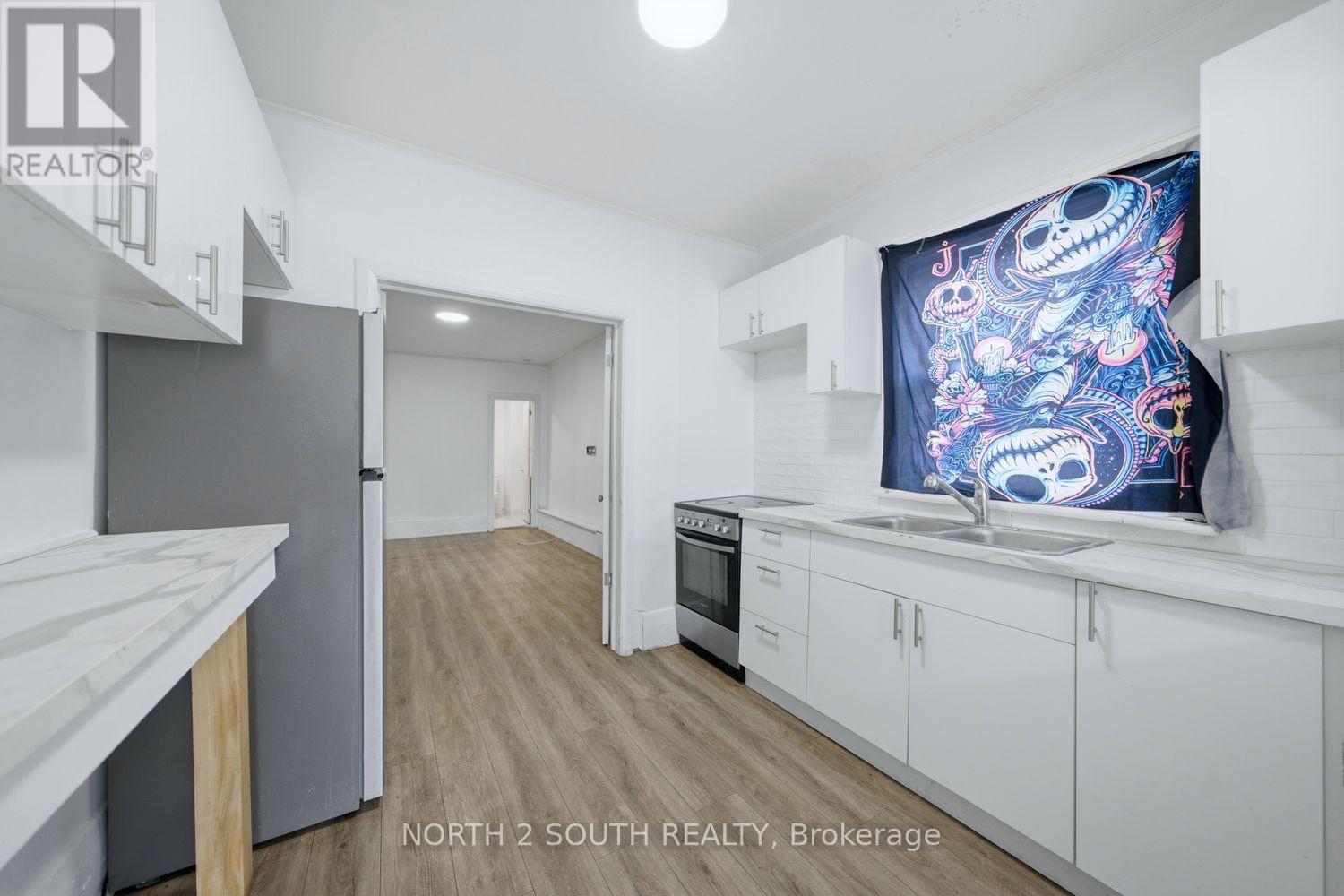880 Dundas Street E Property Photo 6