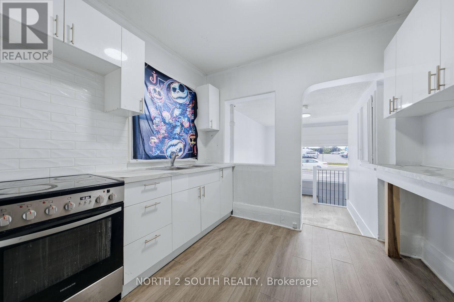 880 Dundas Street E Property Photo 8
