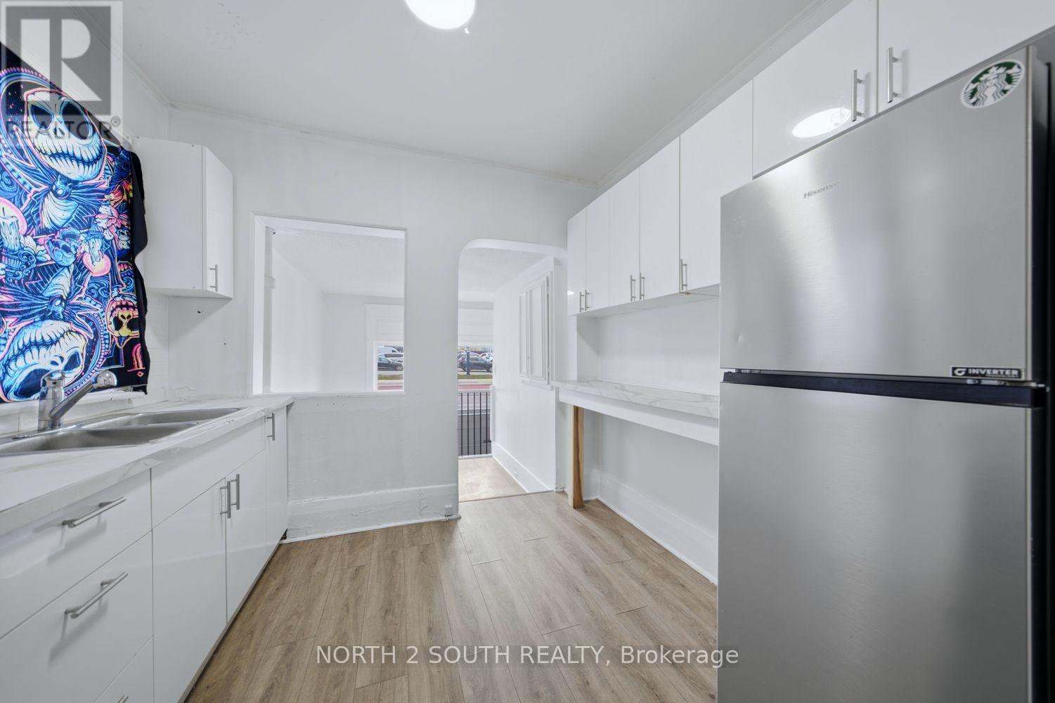 880 Dundas Street E Property Photo 9