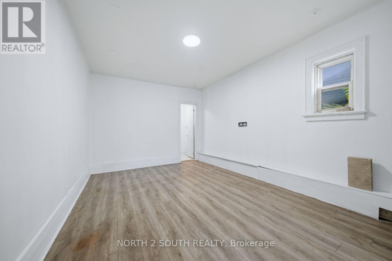 880 Dundas Street E Property Photo 10