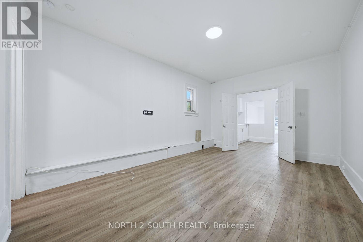 880 Dundas Street E Property Photo 11
