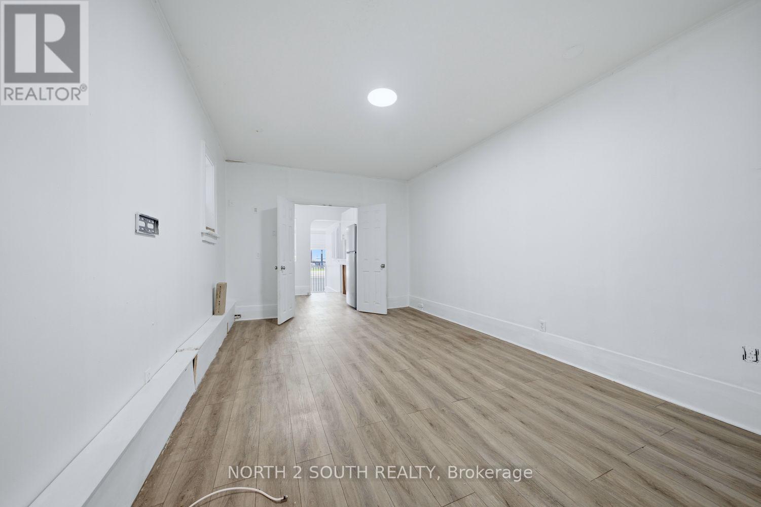 880 Dundas Street E Property Photo 12
