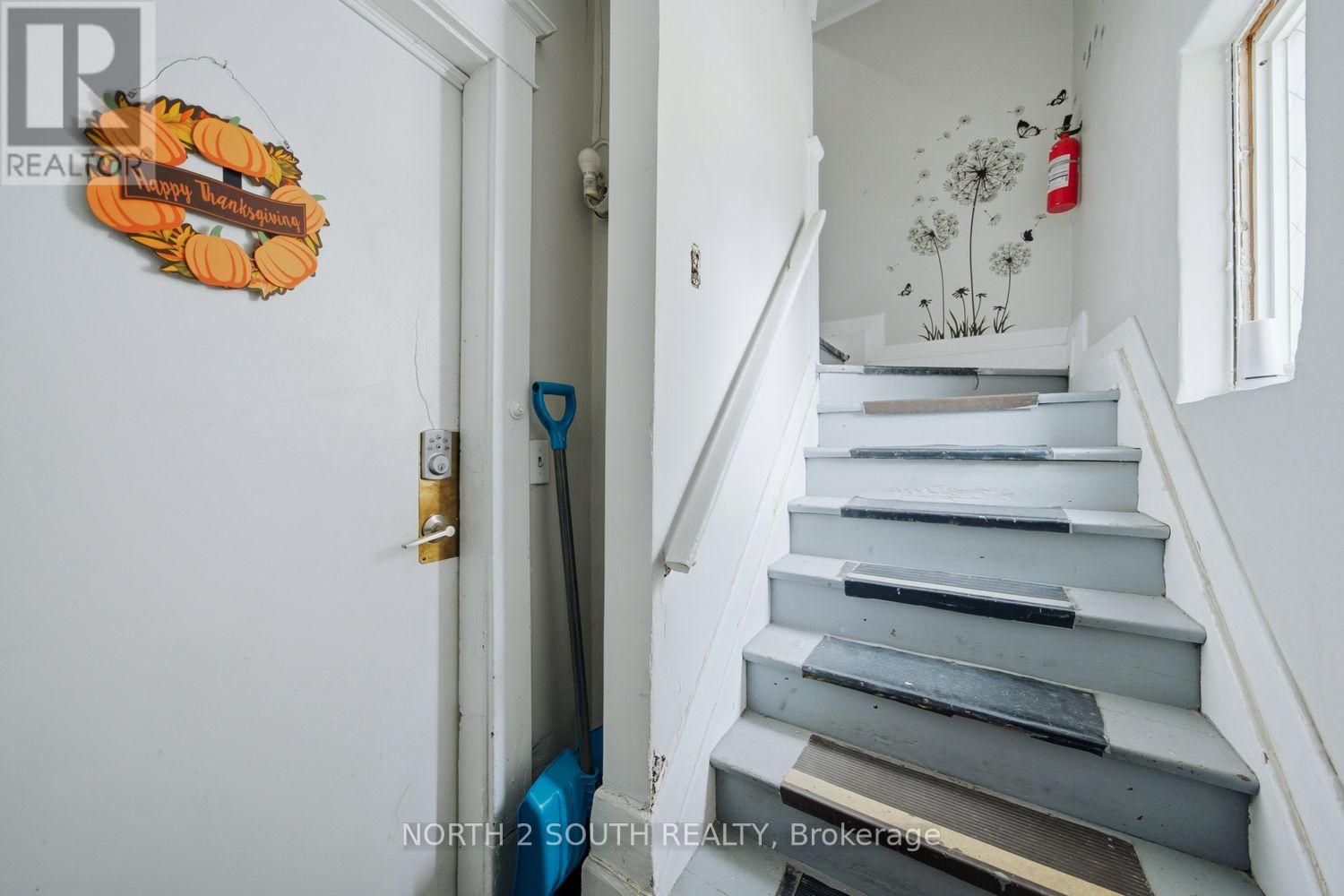 880 Dundas Street E Property Photo 14