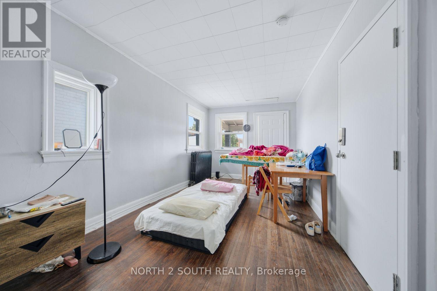 880 Dundas Street E Property Photo 16