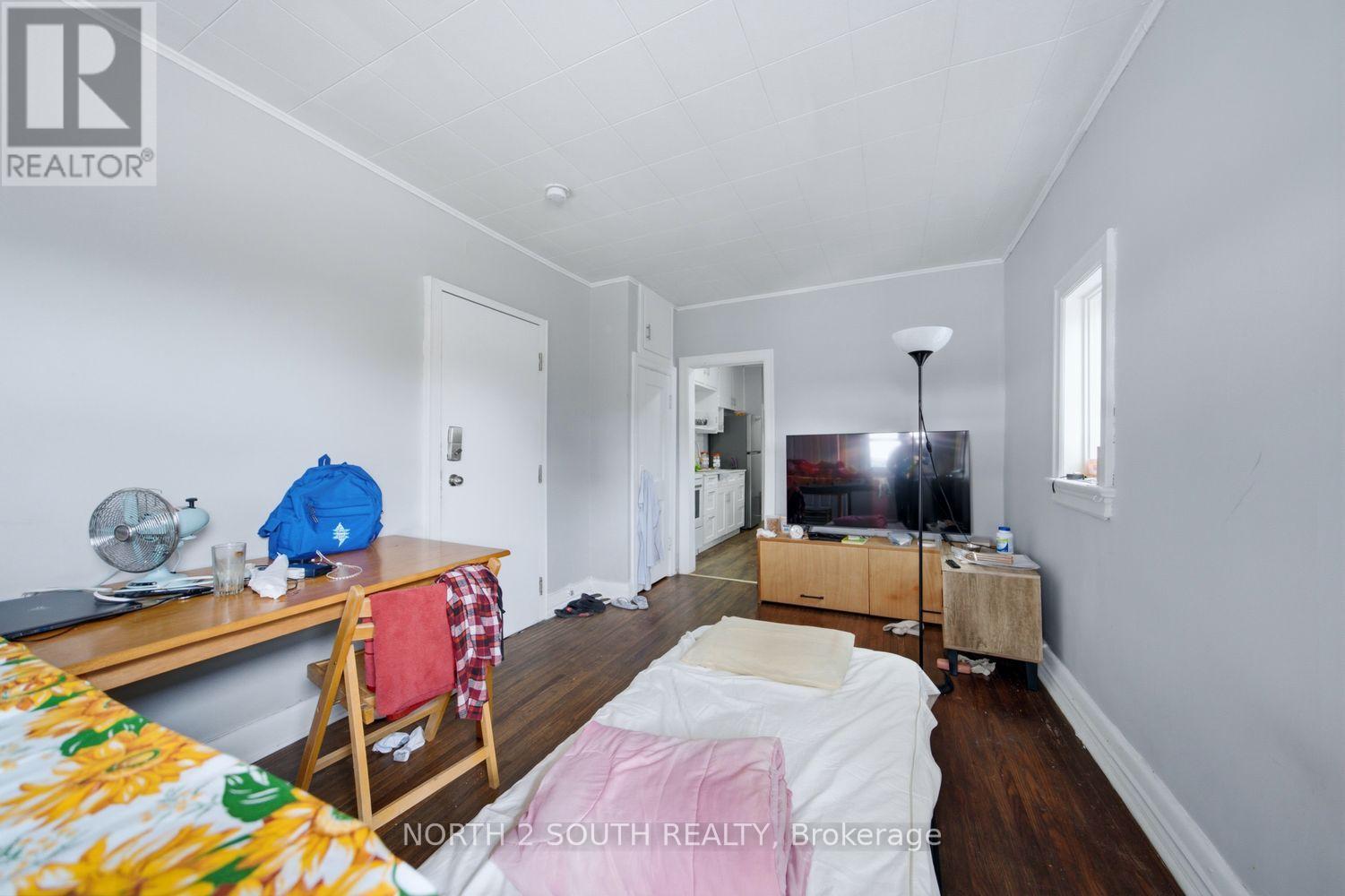 880 Dundas Street E Property Photo 17