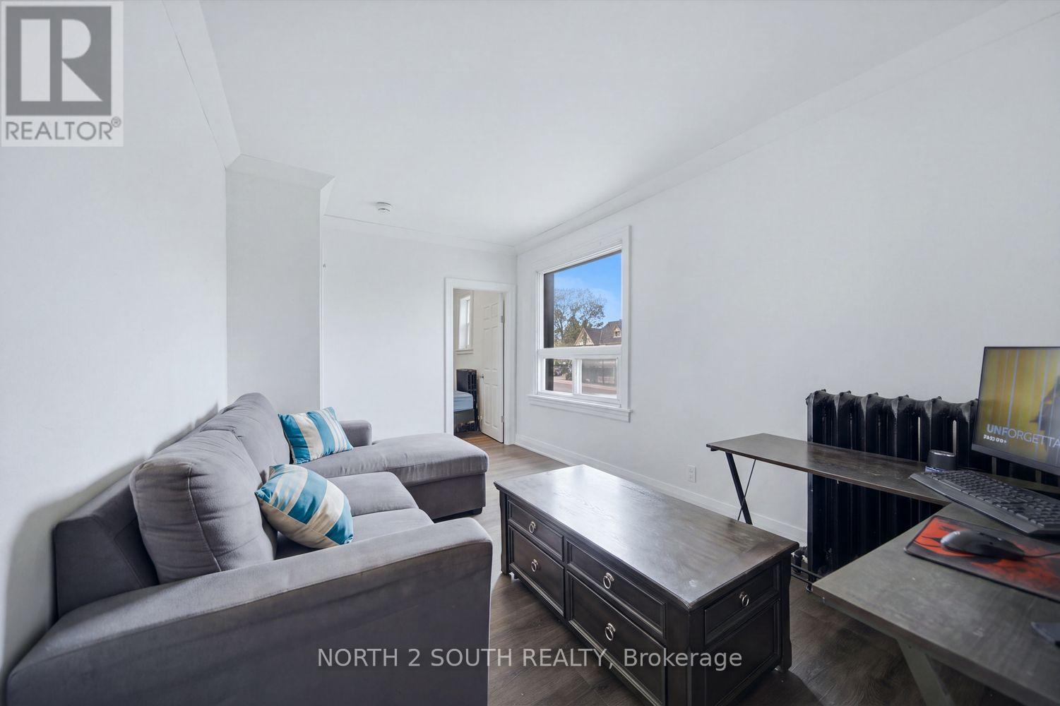 880 Dundas Street E Property Photo 23