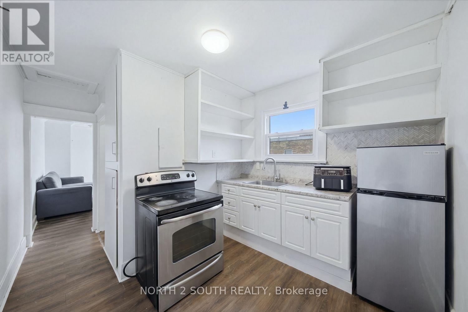 880 Dundas Street E Property Photo 25