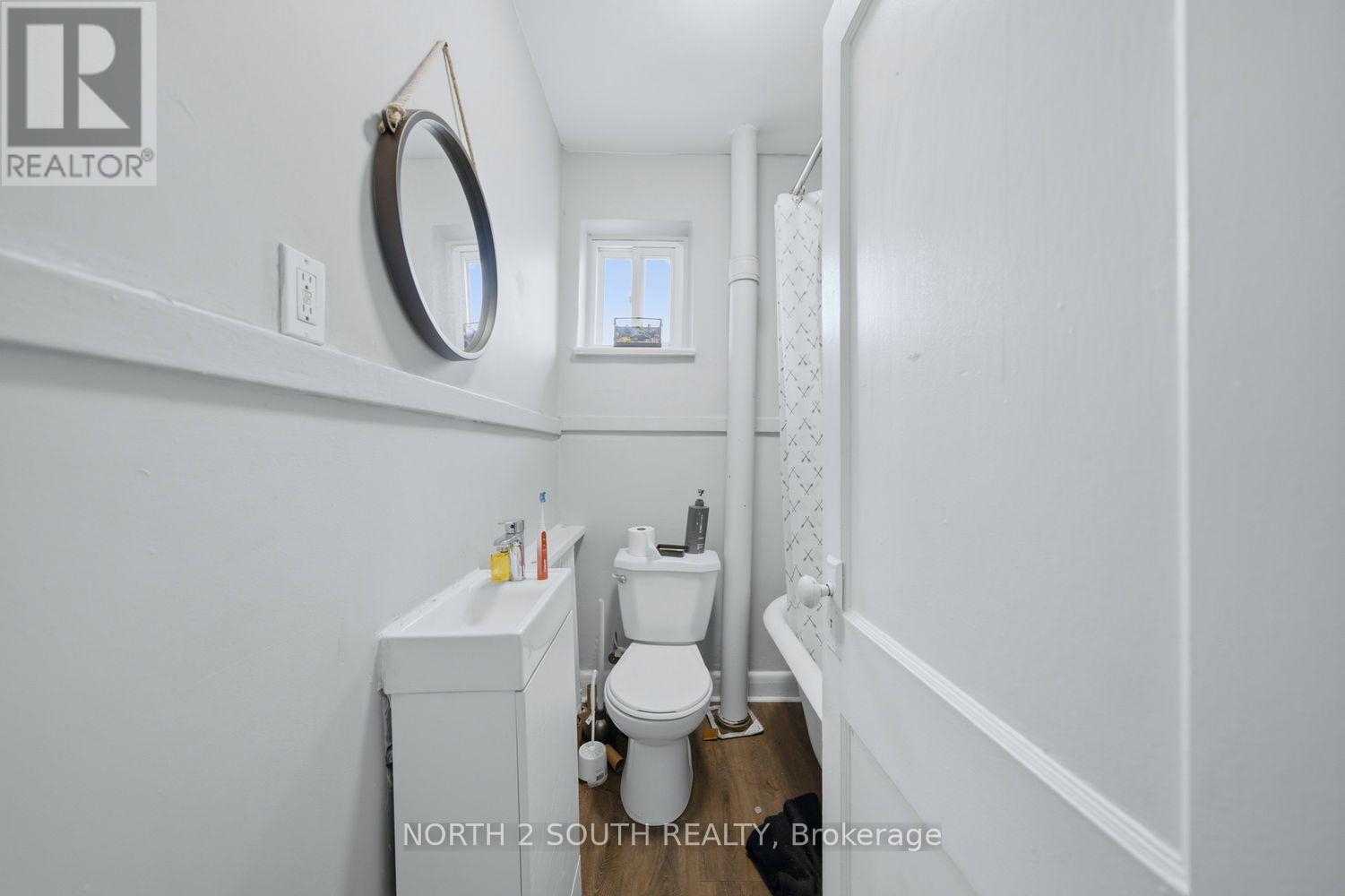 880 Dundas Street E Property Photo 26
