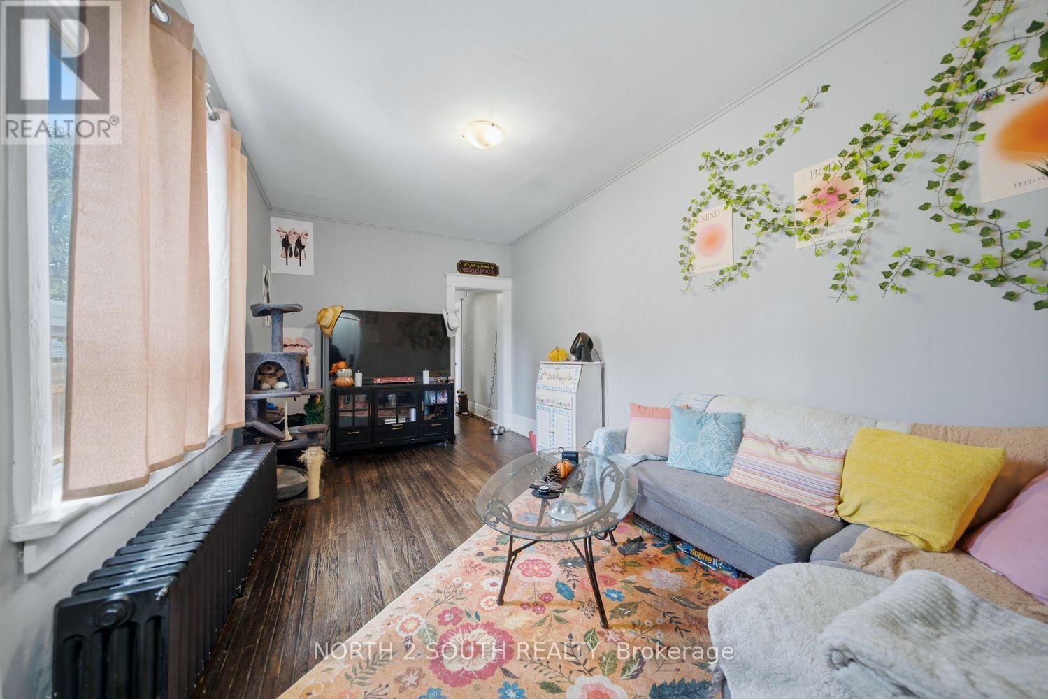 880 Dundas Street E Property Photo 27