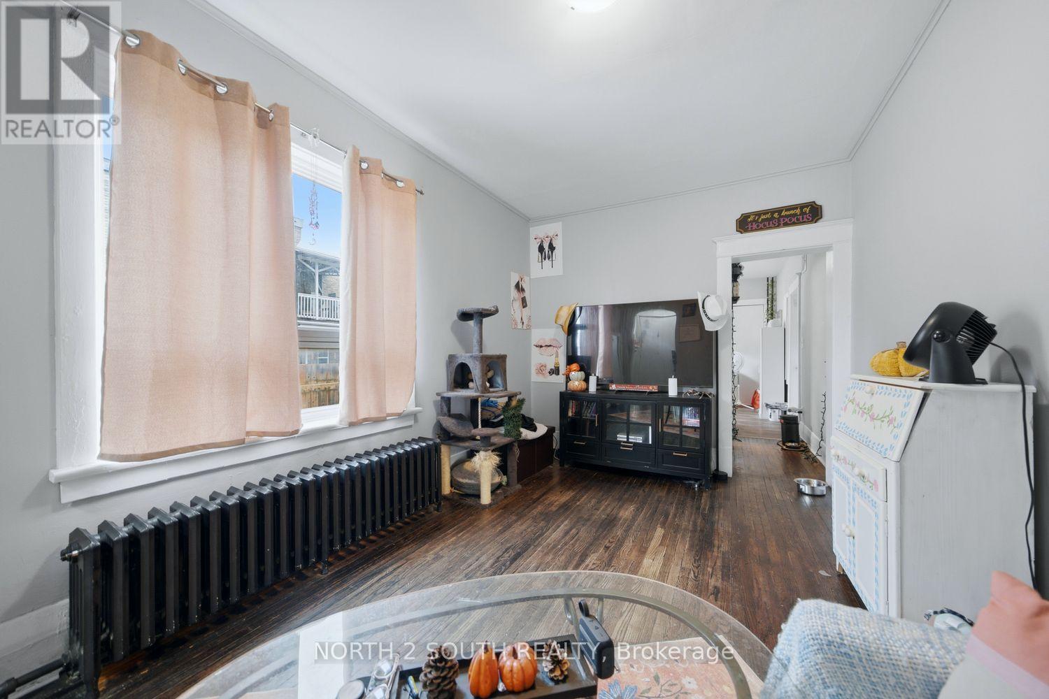 880 Dundas Street E Property Photo 28