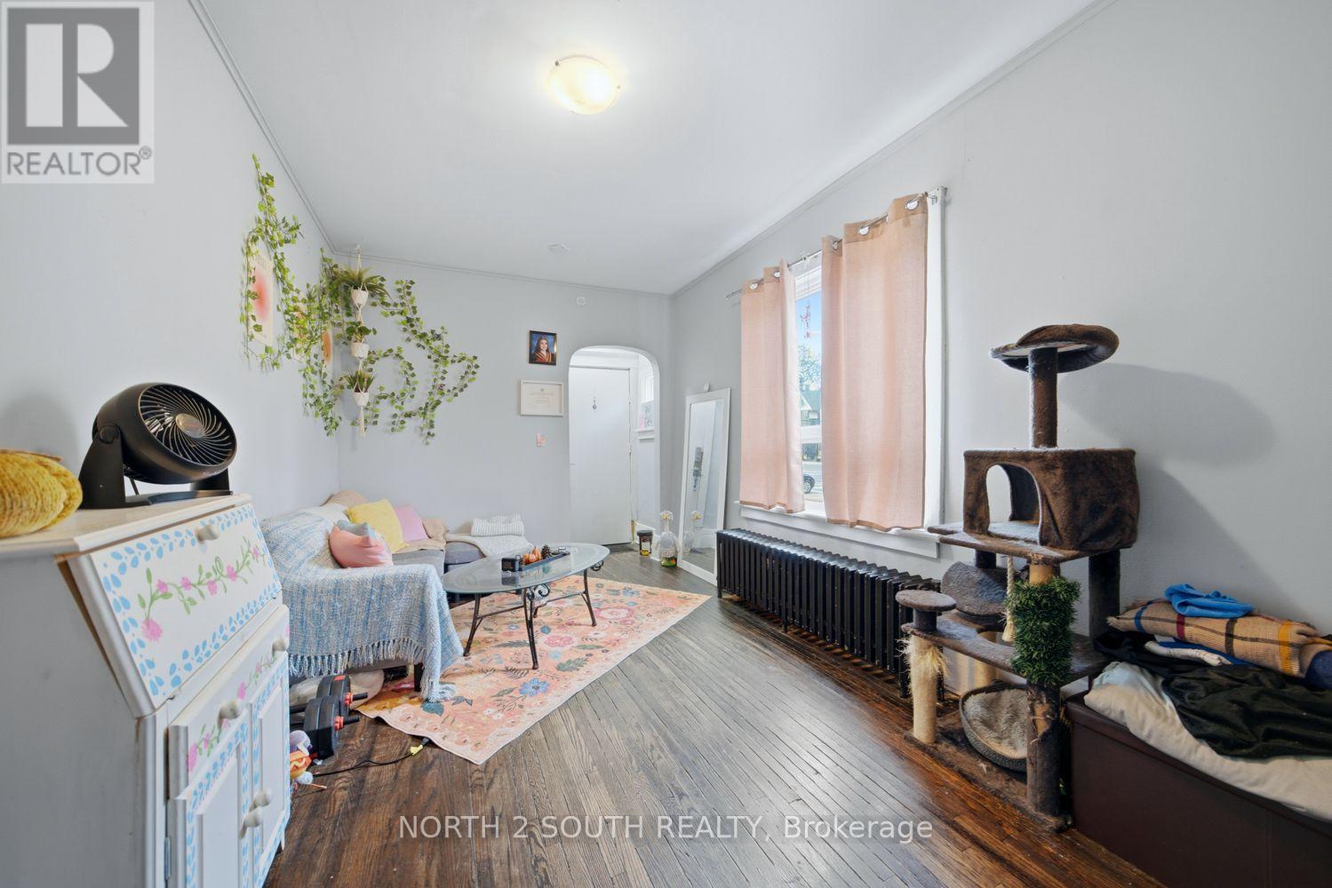 880 Dundas Street E Property Photo 29