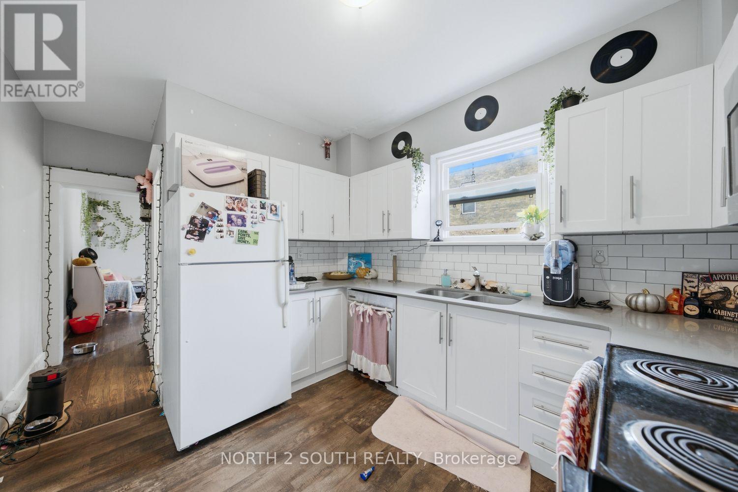 880 Dundas Street E Property Photo 32
