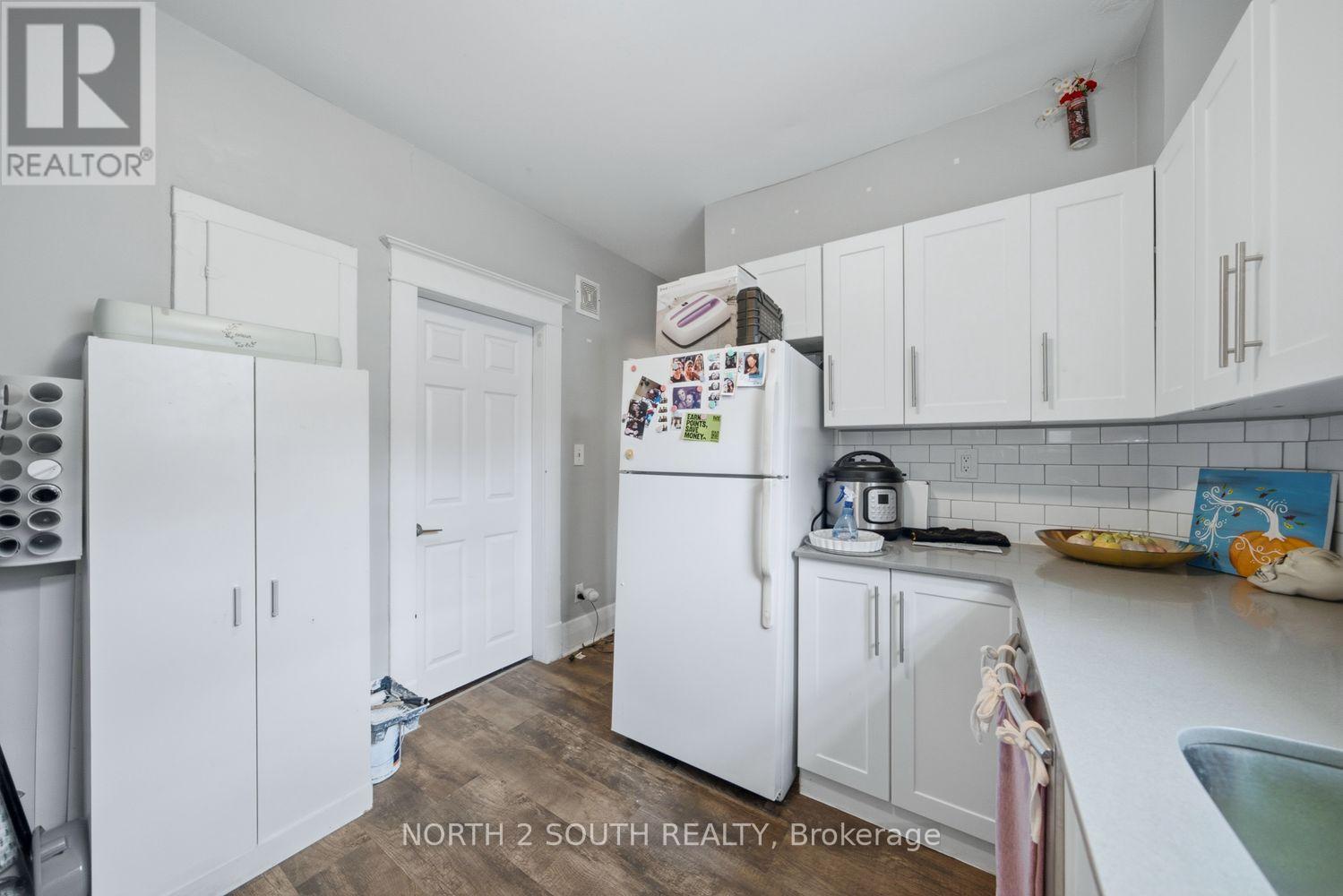 880 Dundas Street E Property Photo 33