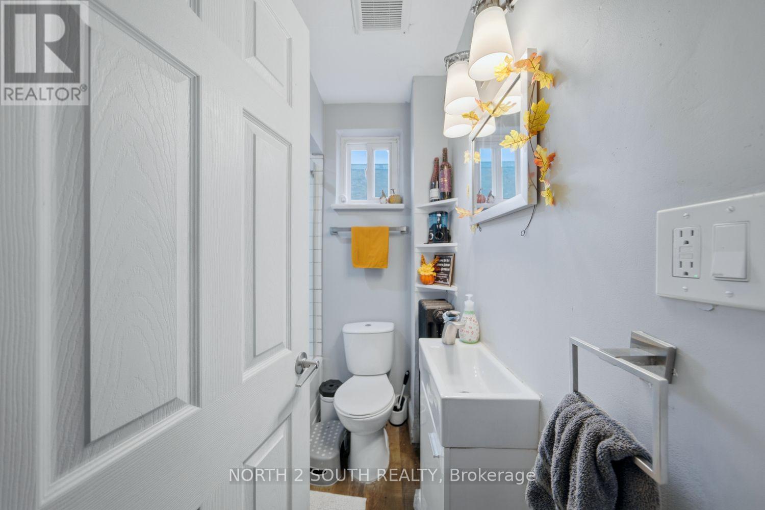 880 Dundas Street E Property Photo 34
