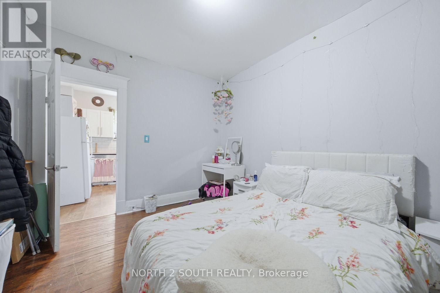880 Dundas Street E Property Photo 37