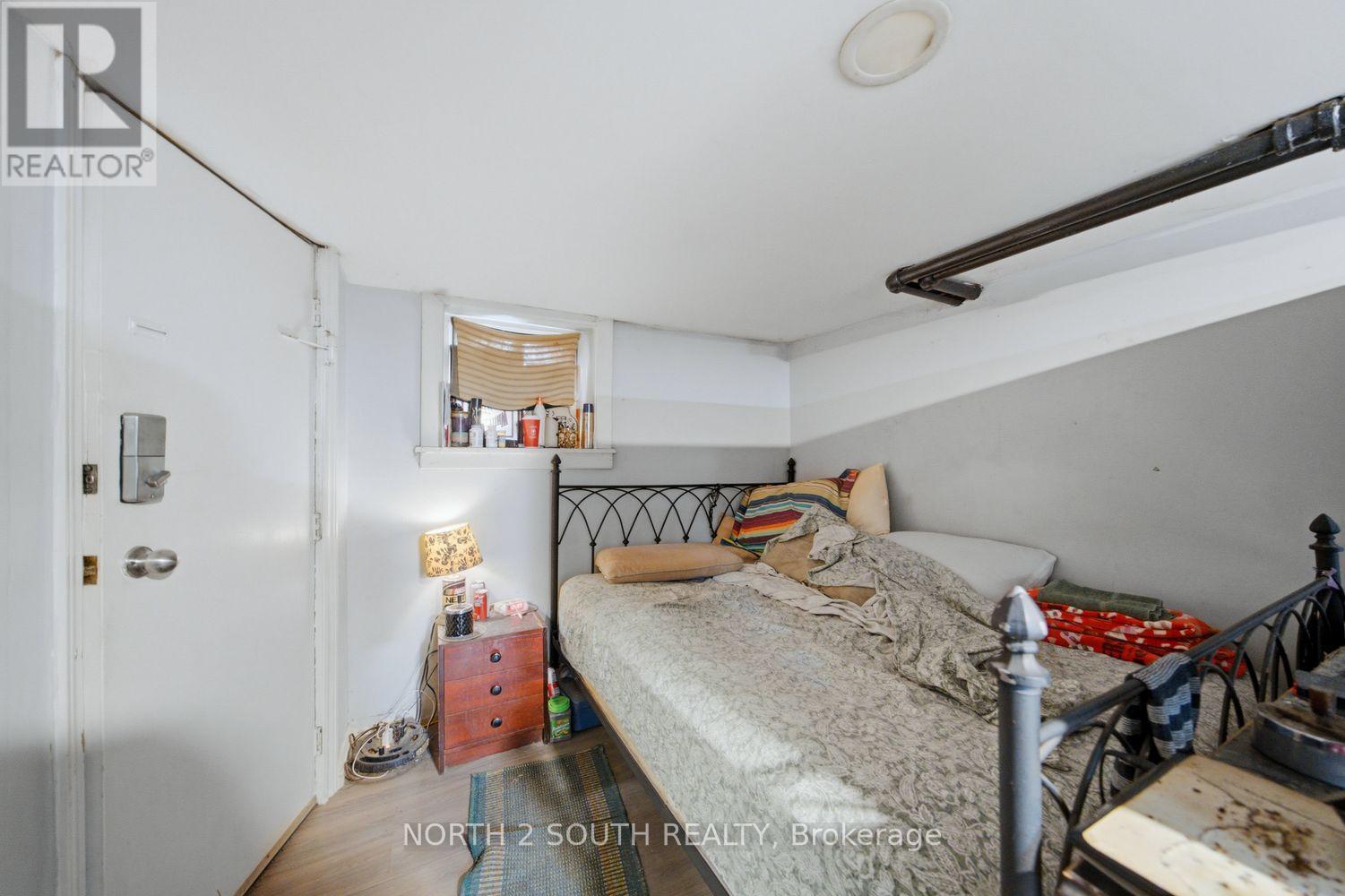 880 Dundas Street E Property Photo 38