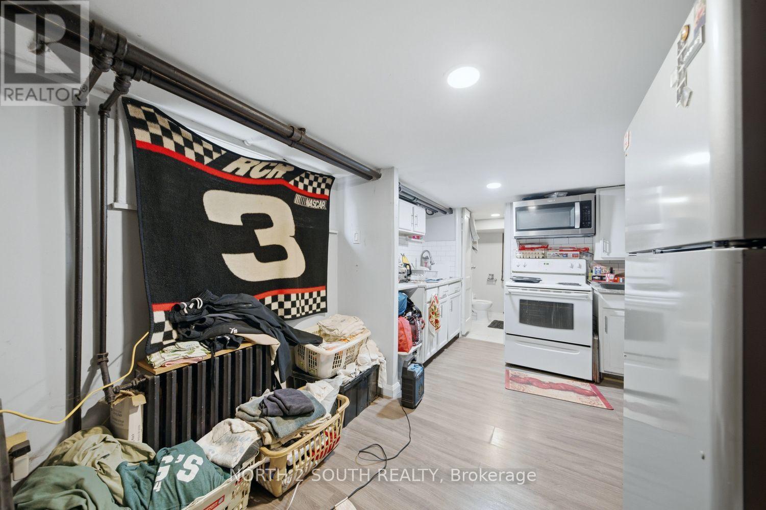 880 Dundas Street E Property Photo 39
